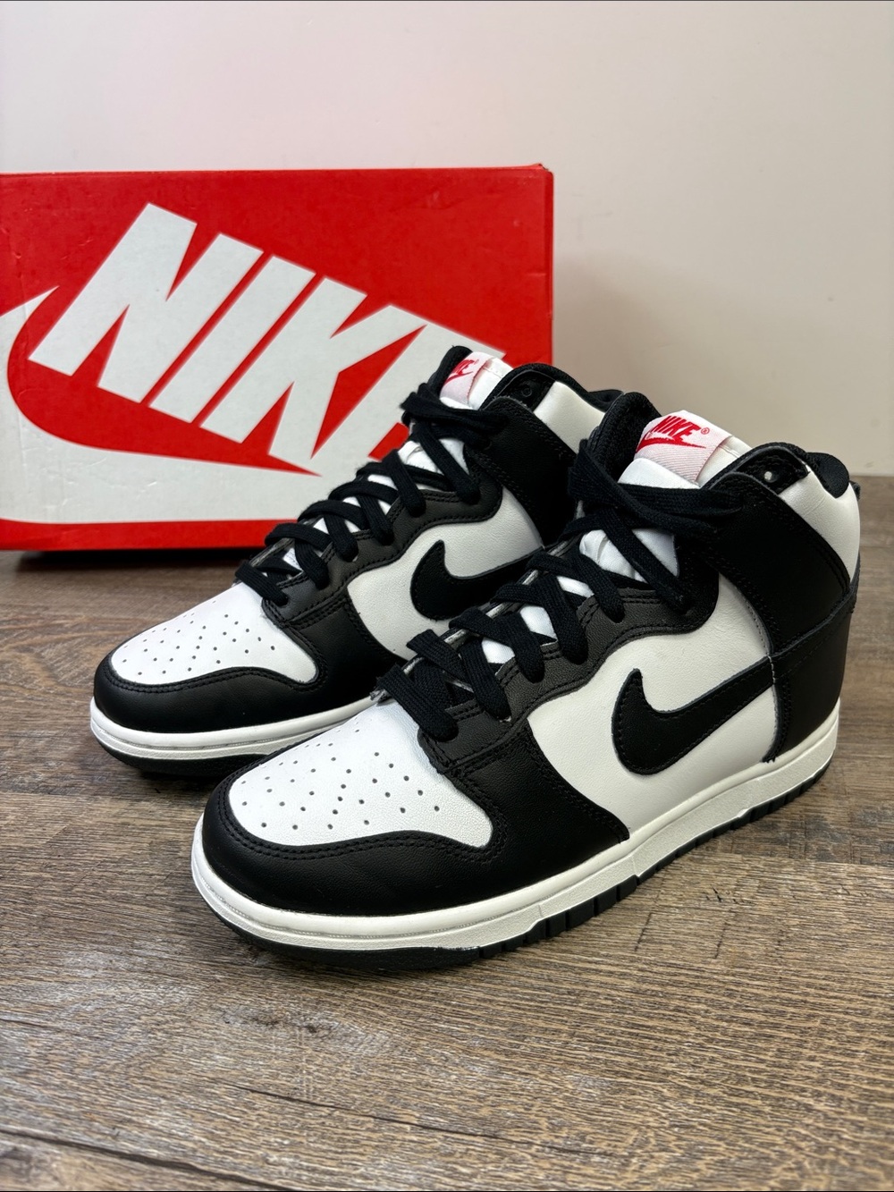 Nike Dunk High Women’s 7.5 Panda White Black Sneakers DD1869-103